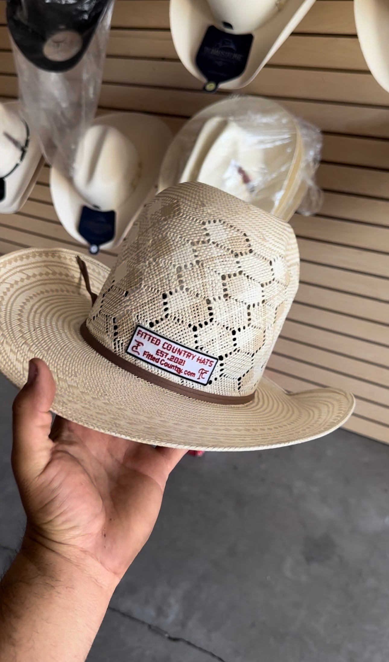 Fitted store straw hats